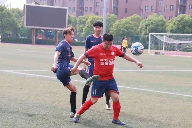 小迈克尔·布朗精彩抢断反击，飞身暴扣展现实力