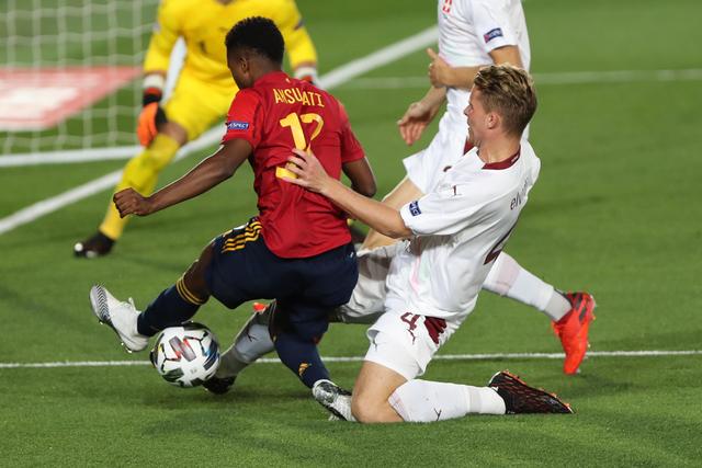 CBA常规赛：上海开局强势以28-14领先广东